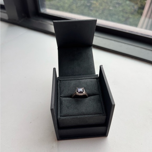 Elegant Silver Ring with Black Stone - Picture 8 of 9